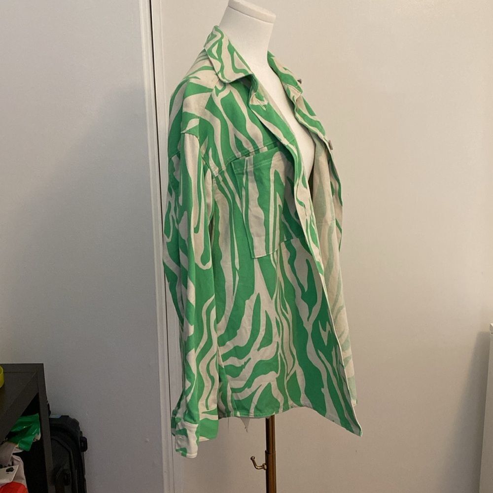 Monki Cotton Twill Swirl Print Shirt in Green Size Small - Picture 6 of 13